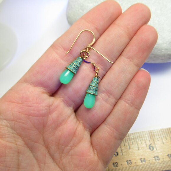 Uranium glass cone drop earrings - Picture 9 of 14